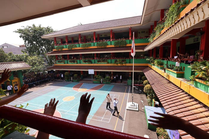 Presiden RI Prabowo Subianto dan tokoh filantropi dunia sekaligus pendiri Microsoft Bill Gates di SDN Jati 03 Pulogadung, Jakarta Timur. (Dok. Tim Media Prabowo)