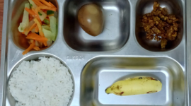 4. BGN bersama Dinas Kesehatan memeriksa sampel makanan MBG di Sorong sebagai tindak lanjut insiden. (Dok. bgn.go.id)