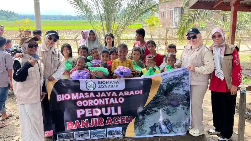Penyaluran Bantuan Pada Korban Banjir dari BJA Gorontalo ( Foto: Serambinews/Tribunewsaceh.com)